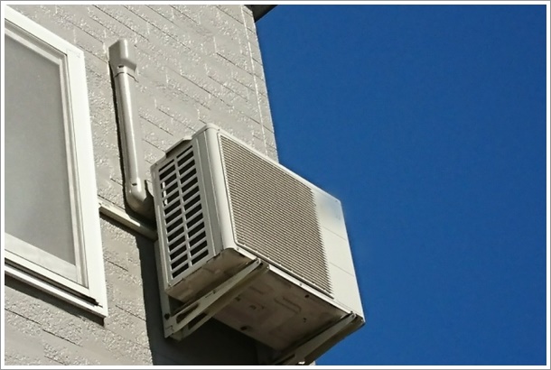 壁面設置の室外機